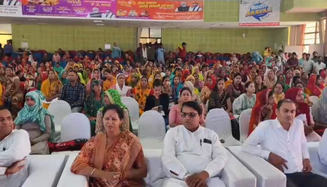 People present at the program organized on the occasion of Lado Laxmi App launching in Narnaul.