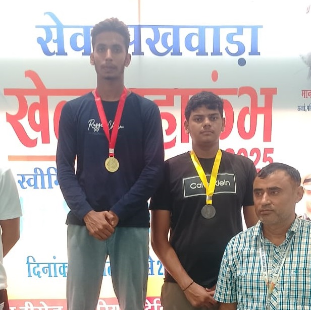 झज्जर के तैराकों ने अंबाला में जीते मेडल:  खेलो महाकुंभ में दो गोल्ड पर जमाया कब्जा, रिटायर्ड नेवी तैराक देते हैं ट्रेनिंग – Jhajjar News