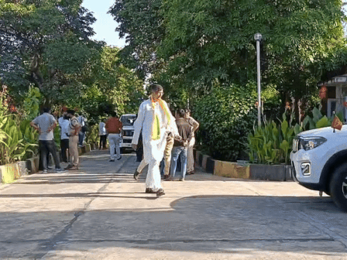 मौके पर मौजूद पुलिस व अन्य अफसर।