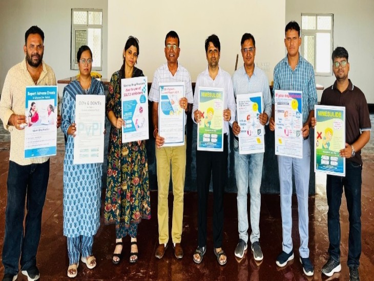 मेडिकल कॉलेज में प्रिंसिपल, वाइस प्रिंसिपल आदि ने पोस्टरों से मेडिकल कॉलेज की विशेषता बताई।