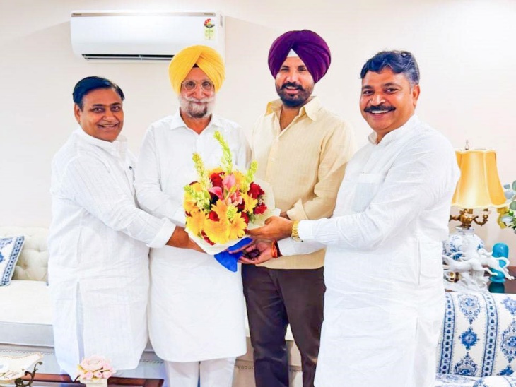 राजस्थान प्रभारी सुखजिंदर सिंह रंधावा के साथ पीसीसी चीफ गोविंद डोटासरा और नेता प्रतिपक्ष टीकाराम जूली। (फाइल)