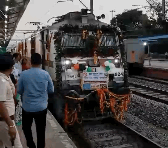 नारे लगाकर ट्रेन को भीलवाड़ा से रवाना किया