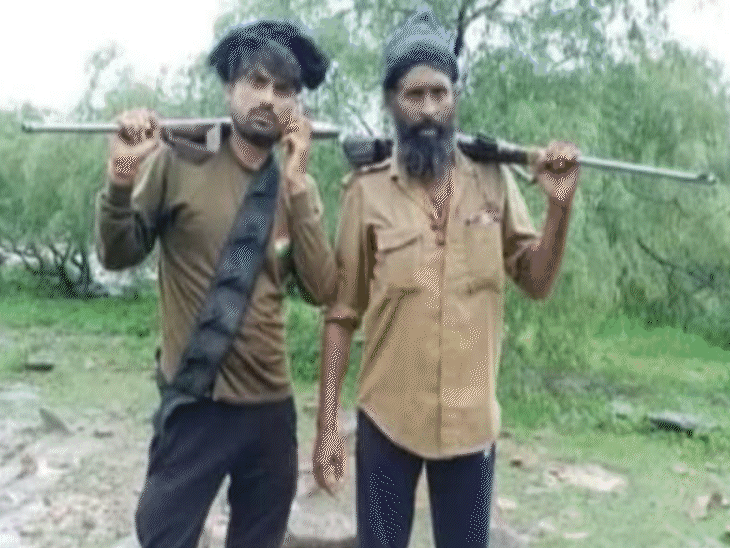 60 हजार के इनामी डकैत रहे गुड्‌डा गुर्जर के साथ रामभजन गुर्जर।