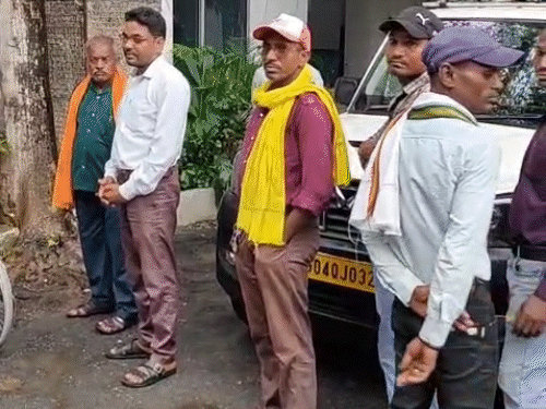 ग्रामीण और परिजनों ने तखतपुर पुलिस पर मामले को दबाने का आरोप लगाया है।