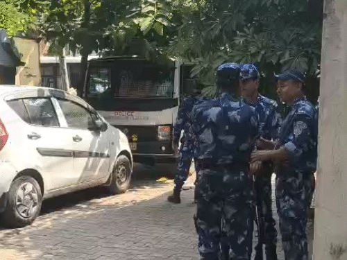 मेरठ में शाही जामा मस्जिद पर दो आरएएफ की कंपनियां तैनात की गई हैं।