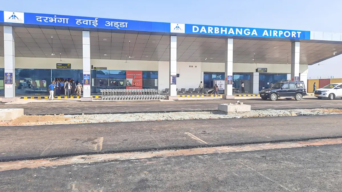 ईपैक ने प्री डिजाइन्ड स्टील बिल्डिंग्स और प्रीफैब्रिकेटेड टेक्नोलॉजी से ही बिहार के दरभंगा का एयरपोर्ट बनाया है।