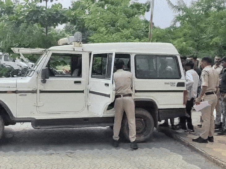The accused Mahesh was arrested and the police took him to the hospital for medical. He died there.