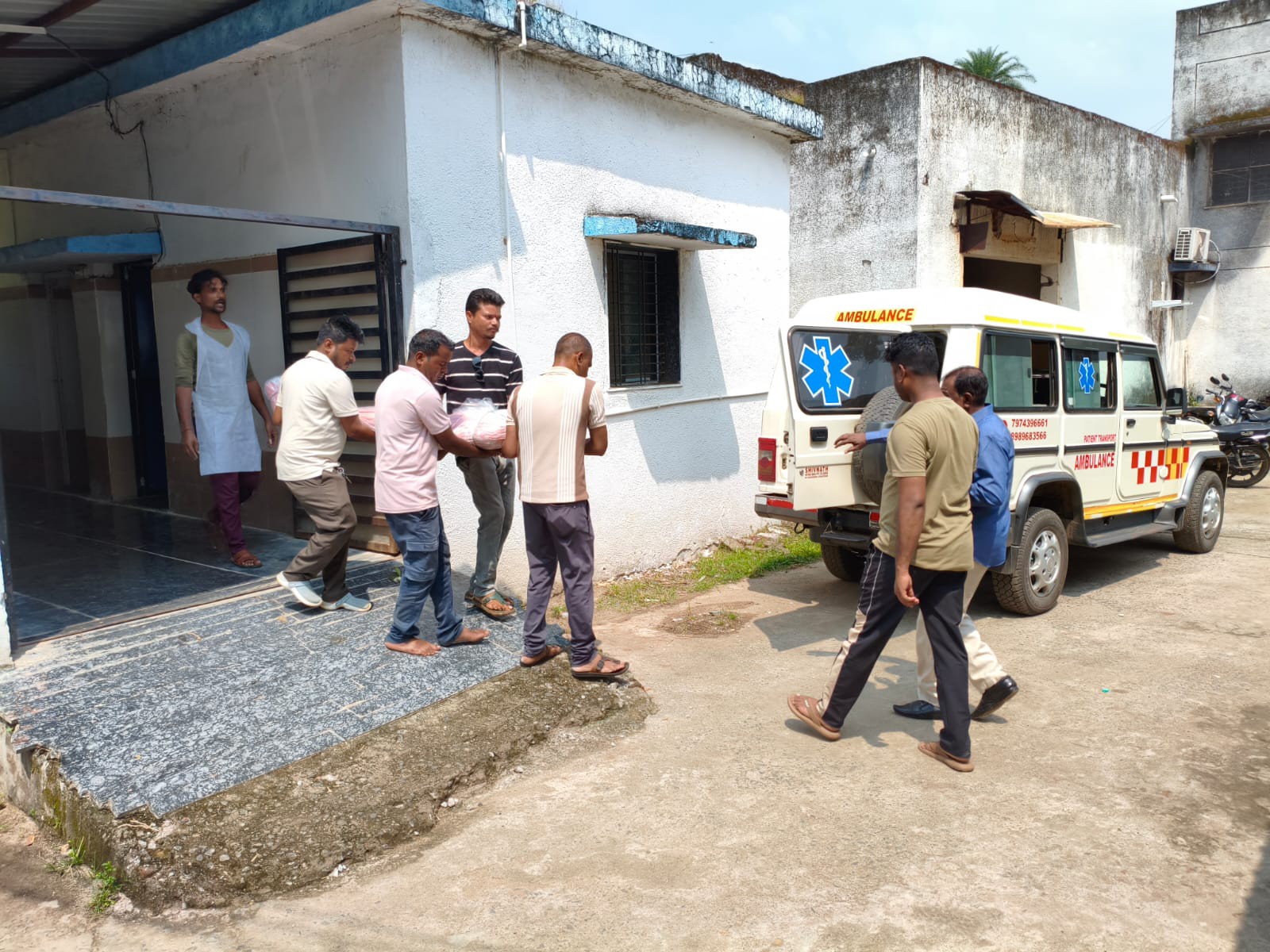 पोस्टमॉर्टम के बाद शव परिजनों को सौंप दिया गया।