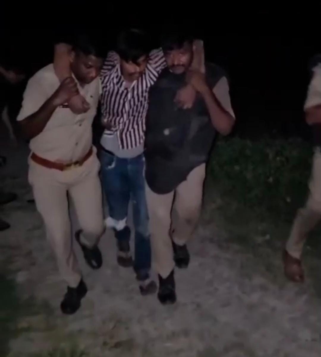 आजमगढ़ पुलिस ने घटना में शामिल आरोपी का किया एनकाउंटर।
