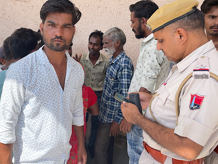 क्रिश्चियन गंज थाना पुलिस से मामले में कार्रवाई की मांग की है।