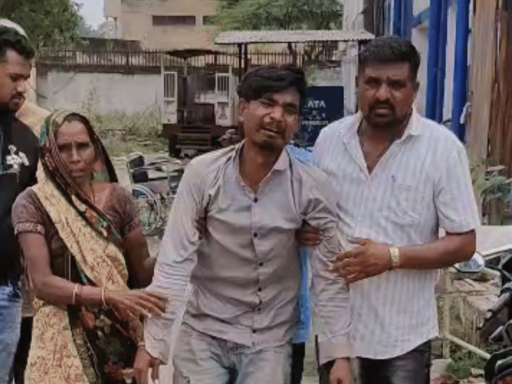 Vikas's father Kalu Singh was inside the house at the time of the incident.