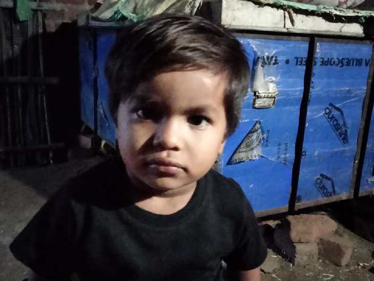 The accused attacked Vikas's neck. This made his torso separate.