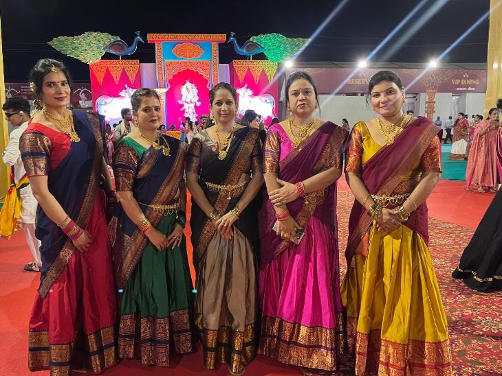 रोहित नगर से आया महिलाओं का परम-सुंदरी ग्रुप दो साल से जीत रहा ट्रॉफी।