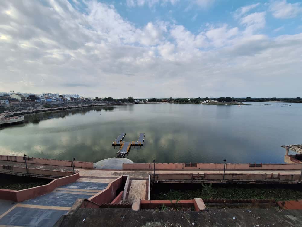 यह वही तालाब है, जिसके बारे में किस्सा मशहूर है कि मोदी बचपन में यहां से मगरमच्छ का बच्चा पकड़कर घर ले आए थे