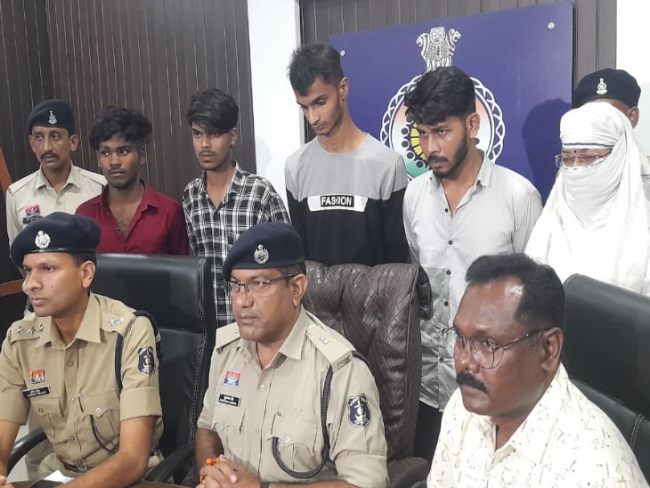 महिला का मर्डर करने वाले आरोपियों को पुलिस ने गिरफ्तार कर लिया है।