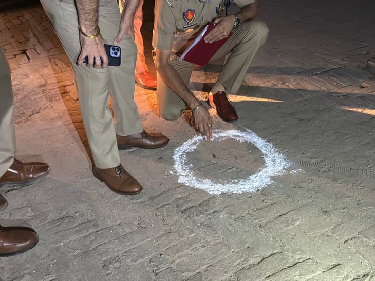 वारदात स्थल का जायजा लेती जालंधर की शाहकोट थाना पुलिस।
