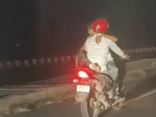 मामले में अलवर गेट और आदर्श नगर थाना पुलिस जांच में जुटी है।