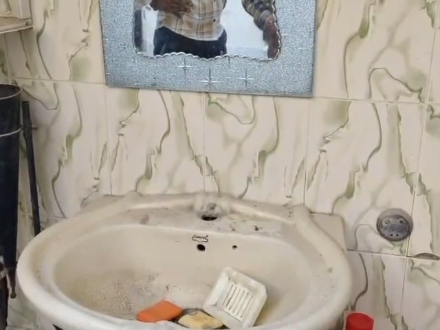 मकान से टोंटियां तक ले गए चोर।