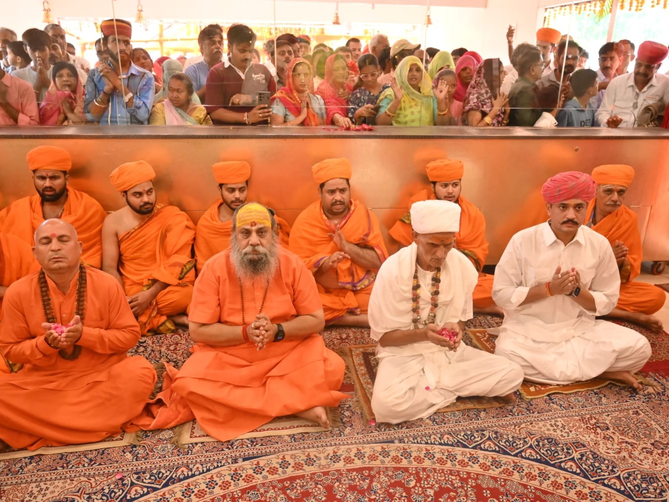 संत-महात्माओं ने श्री राणीसा भटियाणीसा के दर्शन कर संपूर्ण जगत के कल्याण के लिए मंगलकामनाएं कीं।