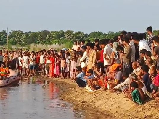 गयाजी में नदी में डूबने से युवक हुआ लापता:  SDRF की टीम तलाश में जुटी, खोजबीन जारी, थानाध्यक्ष भी घटनास्थल पर पहुंचे – Gaya News