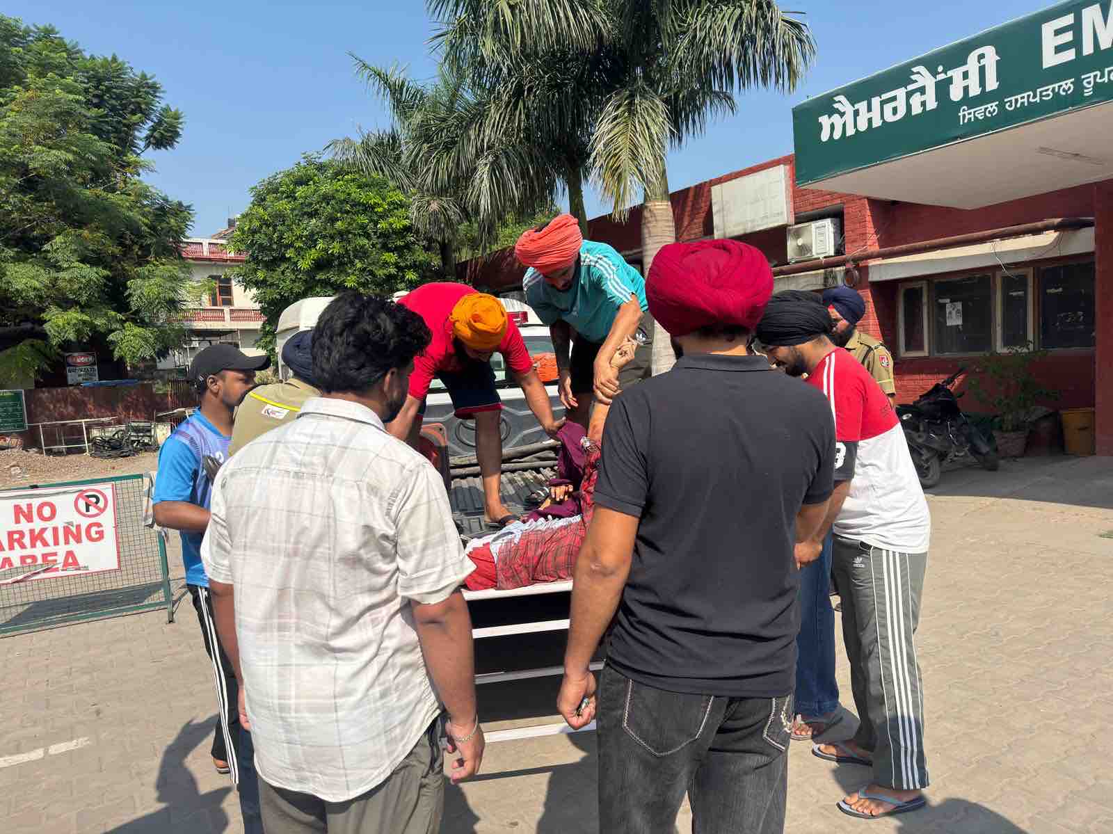 रोपड़ में फ्लाईओवर पर पिकअप और बाइक की टक्कर:  मोटरसाइकिल सवार युवक की मौत, ड्राइवर की तलाश में जुटी पुलिस – Ropar (Rupnagar) News