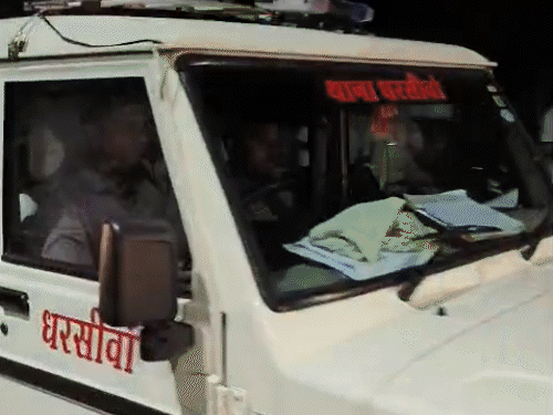 हादसे के बाद धरसींवा पुलिस भी मौके पर पहुंची।