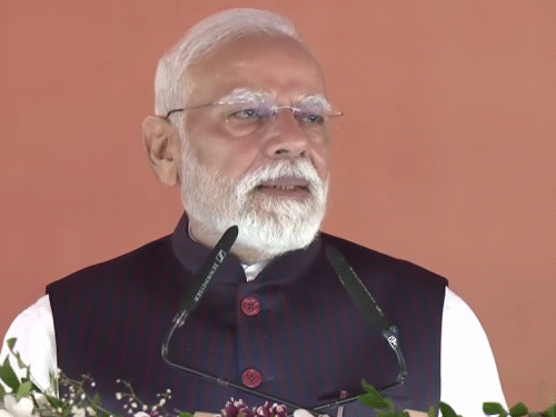 Prime Minister Narendra Modi addressing the program held in Jharsuguda, Odisha. - Dainik Bhaskar