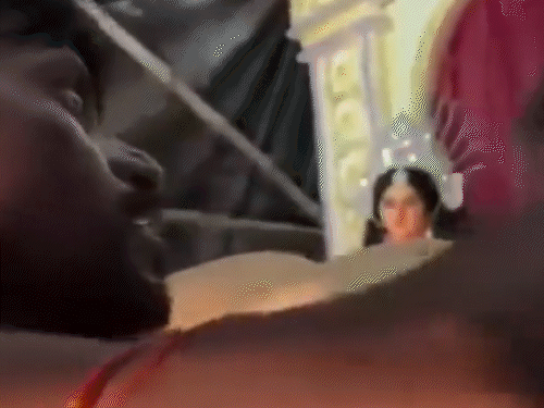 बंगालमध्ये दुर्गा पूजा पंडालमध्ये ट्रम्प महिषासुराच्या रूपात: पूजा समितीने म्हटले- डोनाल्ड ट्रम्प यांनी PM मोदींचा विश्वासघात केला, म्हणून ते एक राक्षस