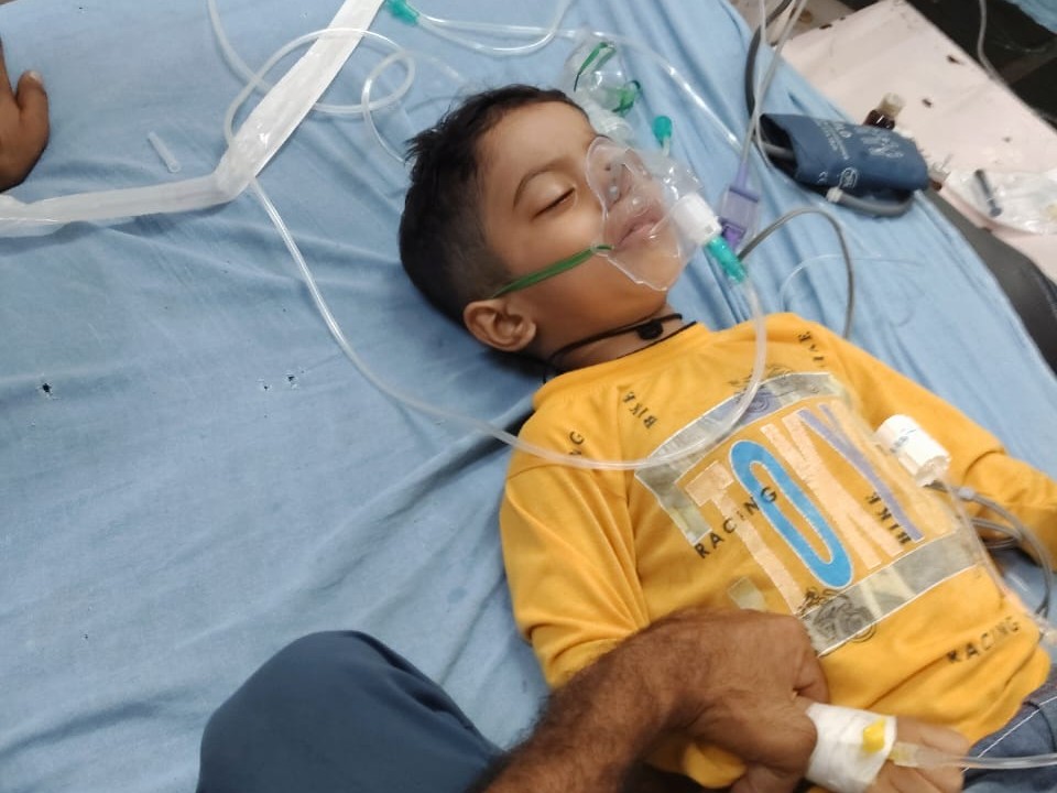 3 साल के गगन का जयपुर के जे.के.लोन अस्पताल में इलाज चल रहा है।