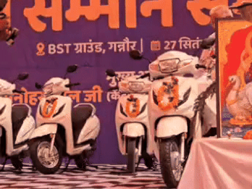 In the program, Minister Khattar sat on the scooty placed on the stage.