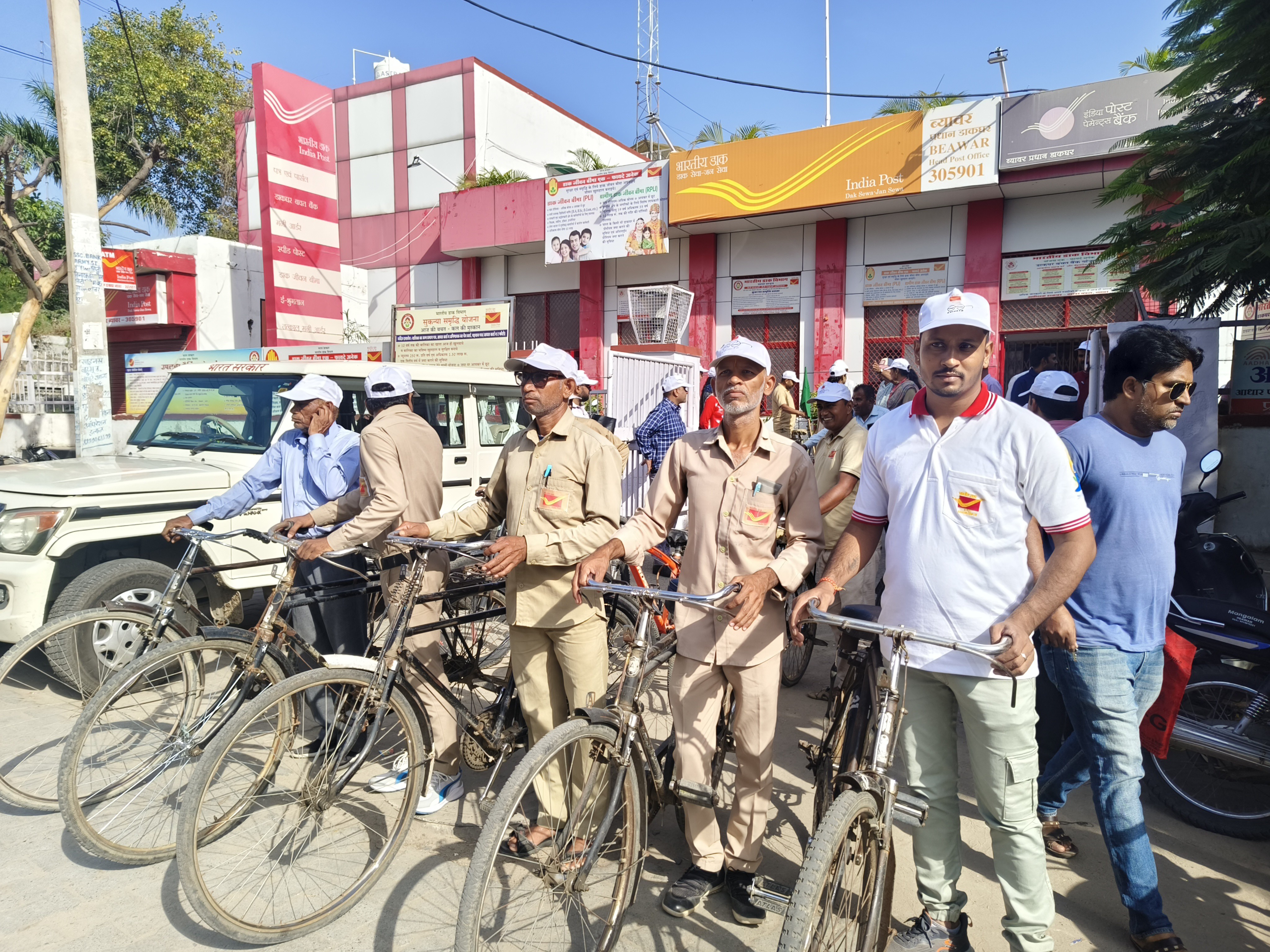 प्रधान डाकघर से स्वच्छता जागरूकता साइकिल रैली निकाली गई।