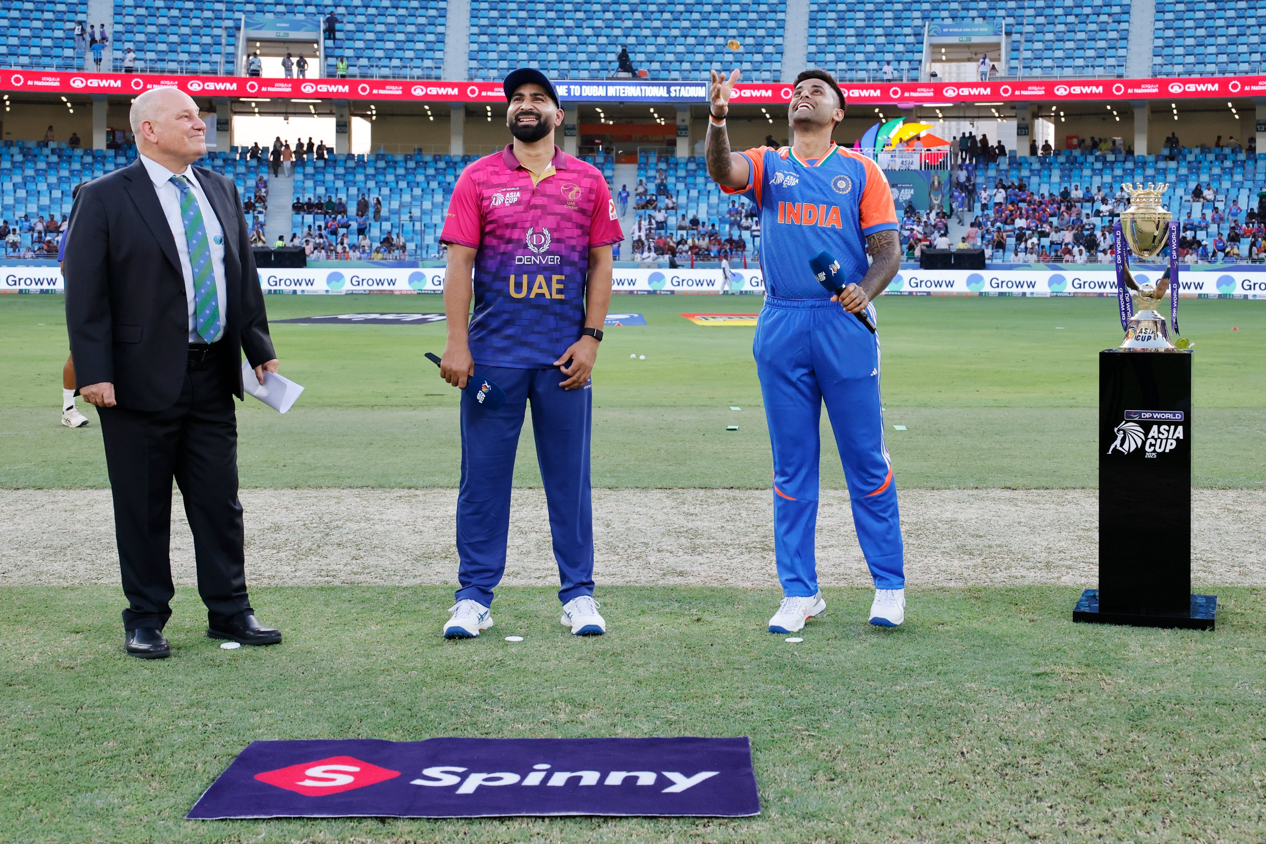 Asia Cup 2025 Final Photos: टीम इंडिया का बिना ट्रॉफी जीत सेलिब्रेट, बुमराह का रऊफ को प्लेन क्रैश रिप्लाई, यहां देखिए पूरे एशिया कप का रोमांच