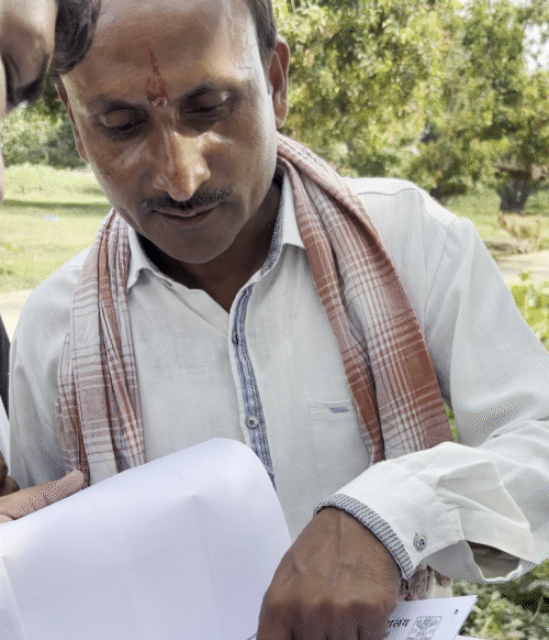 किसान चेतना उत्थान समितीचे अध्यक्ष श्रवण सिंह यांच्याकडे पुरावे म्हणून असंख्य कागदपत्रे आहेत. ते म्हणतात की जमिनीच्या वेगवेगळ्या किमती हे निषेधांचे मुख्य कारण आहे.