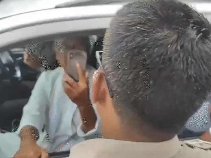 दिग्विजय सिंह की पुलिस से बहस भी हुई। उन्होंने इसका वीडियो भी बनाया।