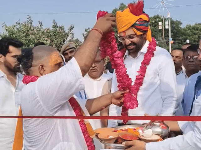 कलेक्टर कमर चौधरी ने फीता काटकर किया जसवंत प्रदर्शनी का शुभारंभ।