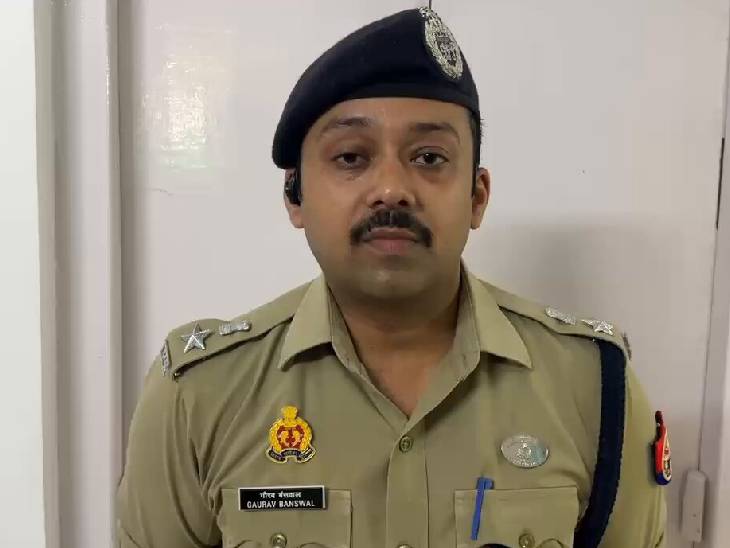 डीसीपी गौरव बंशवाल ने कहा - बिना अनुमति जुलूस निकालने पर कर्रवाई की जा रही है।