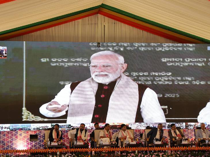 BSNL की 25वीं एनिवर्सरी पर पीएम मोदी ने ओडिशा से देशभर में 98 हजार से ज्यादा मोबाइल टावरों का उद्घाटन किया।