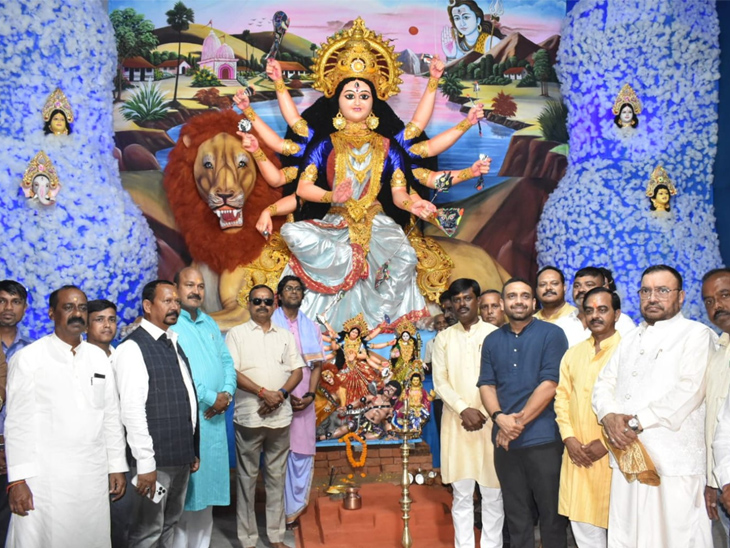 जमशेदपुर के टुइलाडूंगरी में दुर्गा पूजा पंडाल का उद्घाटन:  परिवहन मंत्री दीपक बिरुवा ने किया उद्घाटना, पंडाल और मूर्ति निर्माण में 20 लाख रुपए खर्च – Jamshedpur (East Singhbhum) News