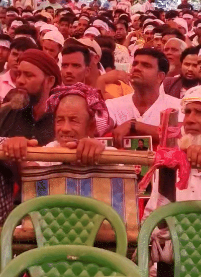 ओवैसींच्या सभेला उपस्थित राहण्यासाठी हजारो समर्थक पोहोचले.