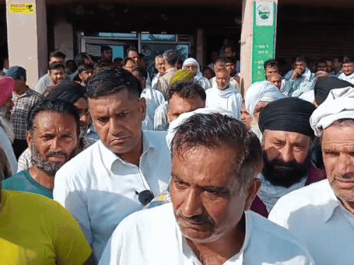 कुरुक्षेत्र में धान में नमी कट को लेकर विवाद:  किसान-आढ़तियों में ठनी, चढूनी गुट की नारेबाजी से भड़के आढ़ती, शटर किए डाउन, पंचायत आज – Kurukshetra News