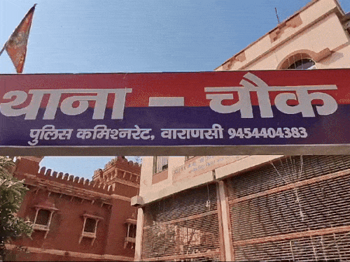 चौक थाने में दर्ज हुई है FIR, पुलिस ने 4 नामजदों को किया है गिरफ्तार।