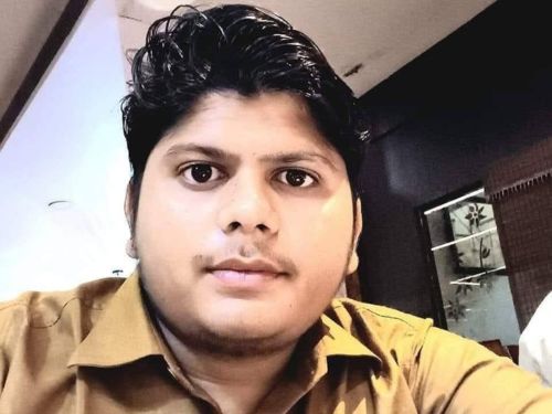 ये बाइक शोरूम मालिक अभिषेक गुप्ता की तस्वीर है, जिसे बदमाशों ने गोलियों से भून डाला।