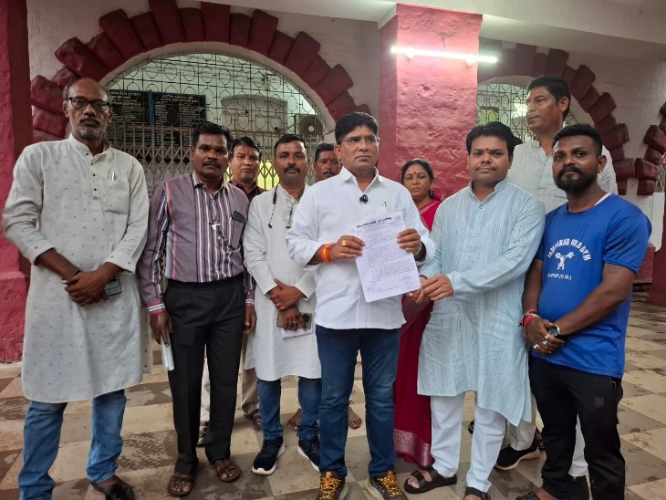 कांग्रेस ने ज्ञापन सौंपकर कार्रवाई की मांग की है।