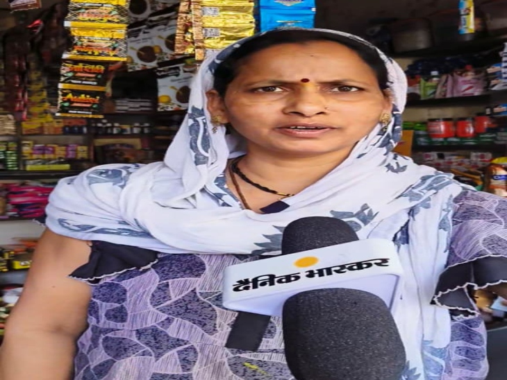 मकान मालकिन पुष्पा ने बताया कि दोनों पति-पत्नी ज्यादा किसी से बातचीत नहीं करते थे।