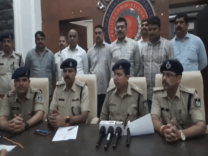 पुलिस ने प्रेस कॉन्फ्रेंस कर किया हत्या का खुलासा।