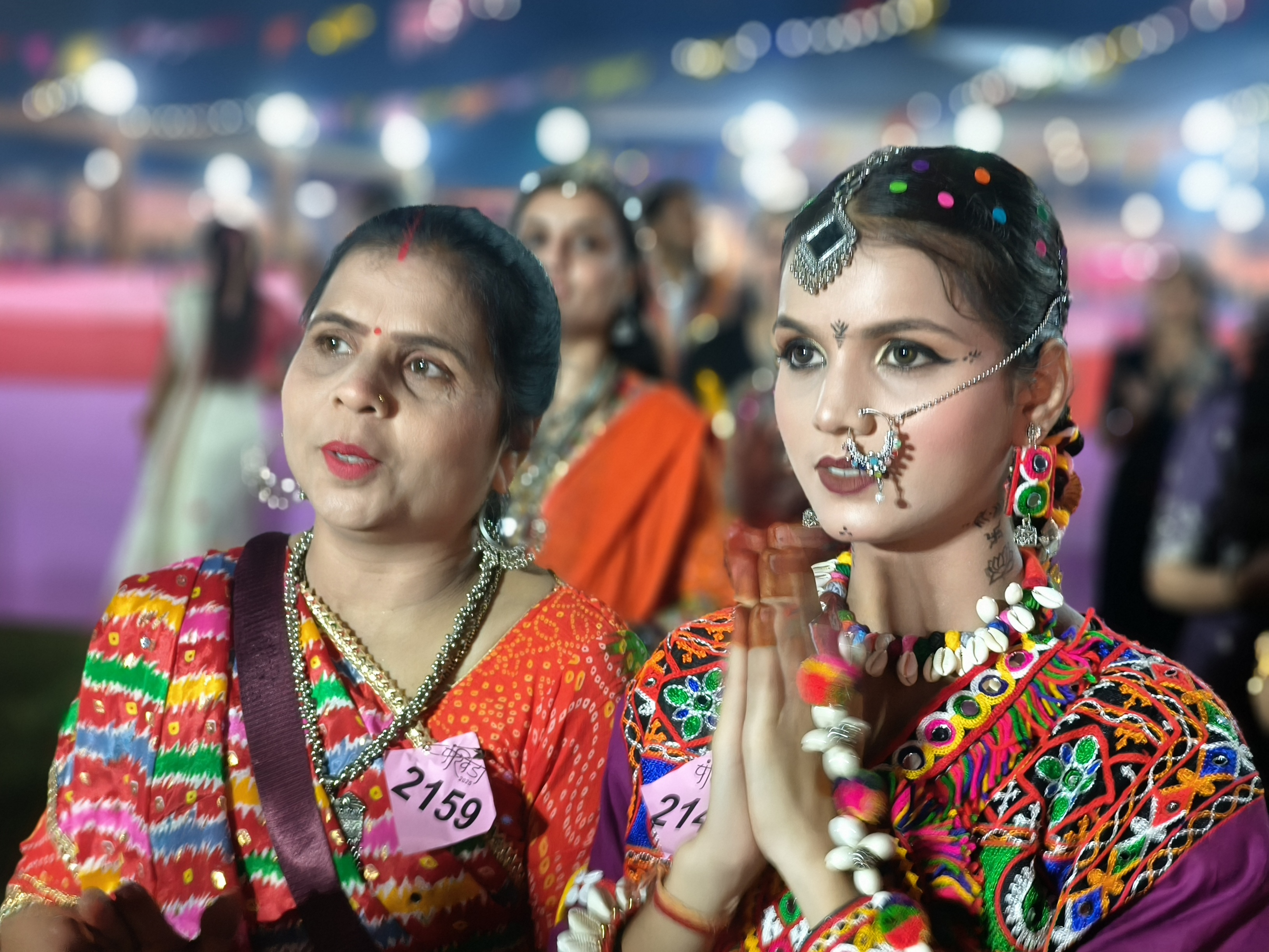 माता की आरती में शामिल पार्टिसिपेंट्स।