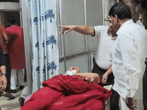 पत्नी डिप्टी अग्रवाल की मौके पर मौत हो गई।