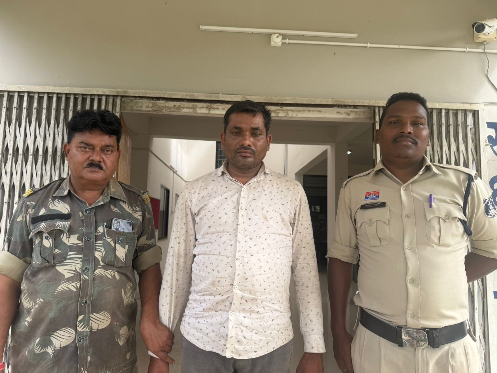 अविवाहित बताकर विवाह का ढोंग रचा, फिर महिला का किया शारीरिक शोषण - Dainik Bhaskar