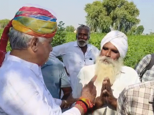 किसानों ने डॉ.किरोड़ीलाल मीणा को समस्याएं बताईं।