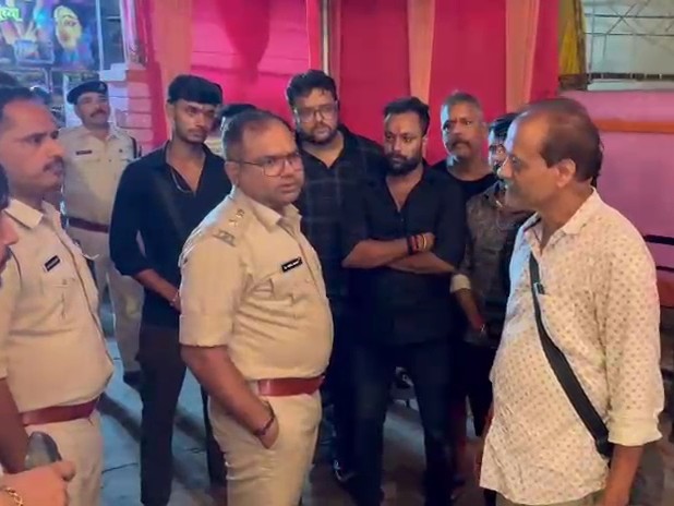 आम लोगों से अपील की कि वे किसी भी संदिग्ध गतिविधि की जानकारी तुरंत पुलिस को दें।